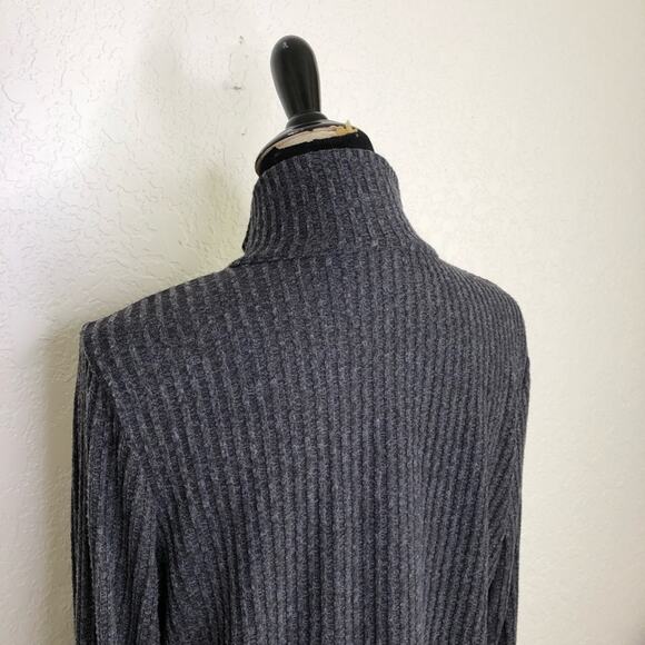 Torrid charcoal gray ribbed knit ¼ zip pullover sweater top size 1 or 1X - Picture 10 of 13